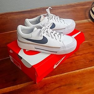 Nike Court legacy lift